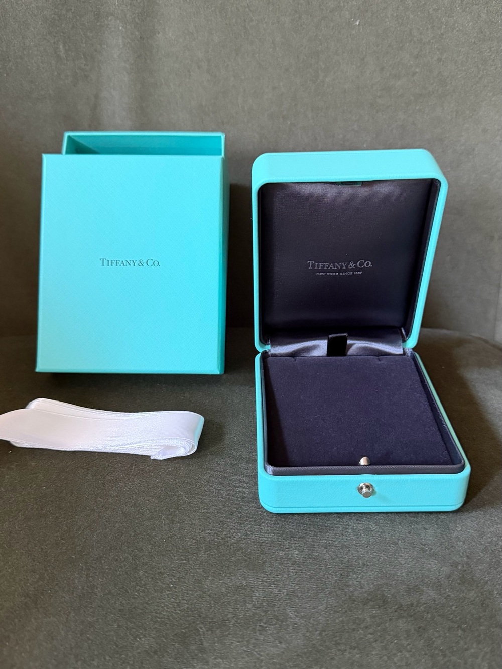 🩵Tiffany & Co. Necklace or Long Earrings Leather Gift Box with ribbon 🎀